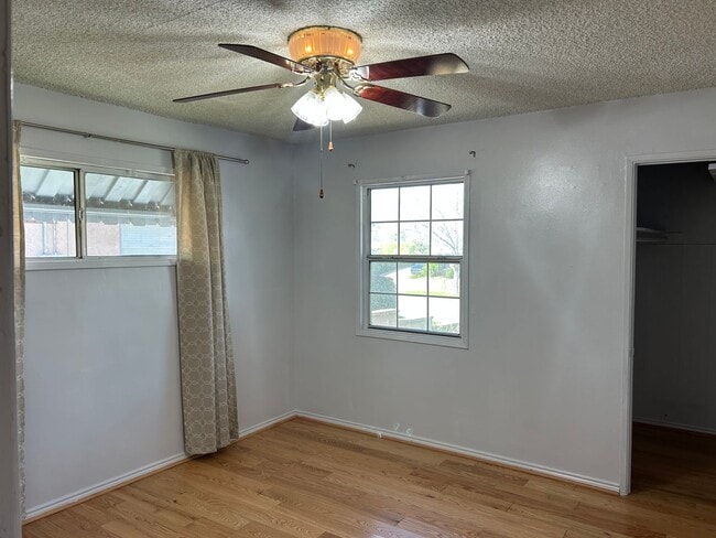 Building Photo - Charming Home with Sunroom & Spacious Backyard in Glendora