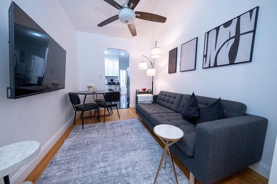 Building Photo - 302 E 104th St