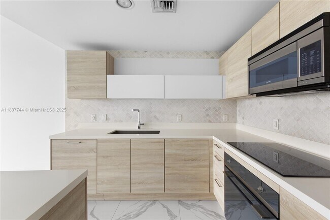 Building Photo - 16385 Biscayne Blvd