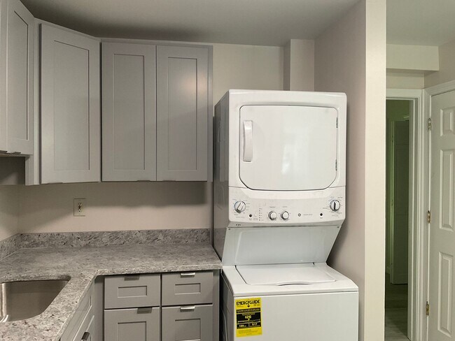 Building Photo - Lovely remodeled 1 bedroom Condo