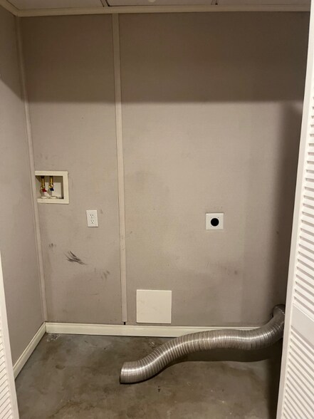 Building Photo - 1846 Twin Lakes Cir