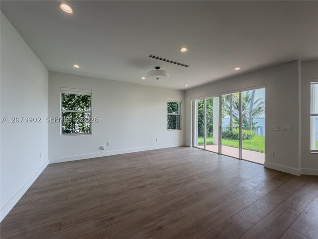 Building Photo - 5297 SW 183rd Ave