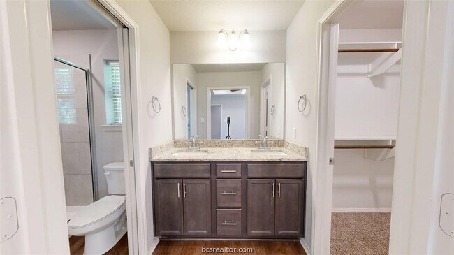 Building Photo - 803 Meadow Brook Dr