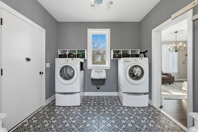 Building Photo - 115 Reliance Woods Dr