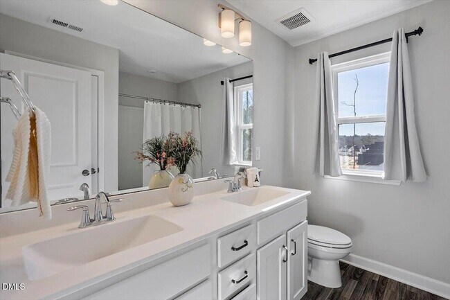 Building Photo - 128 Highland Grv Wy