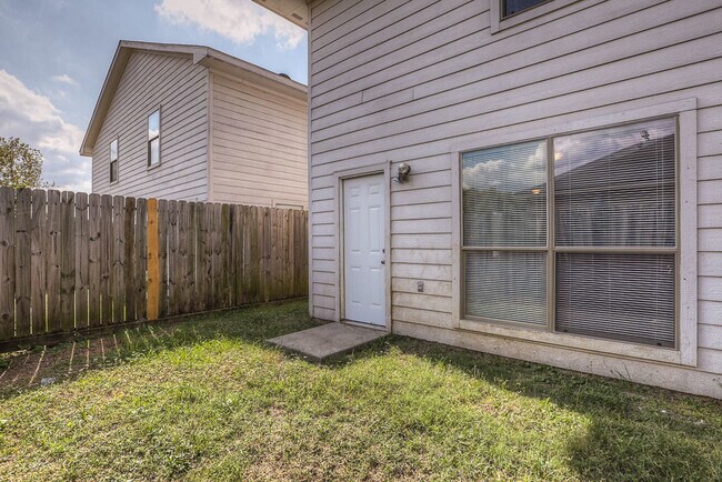 Building Photo - 10603 Pine Landing Dr