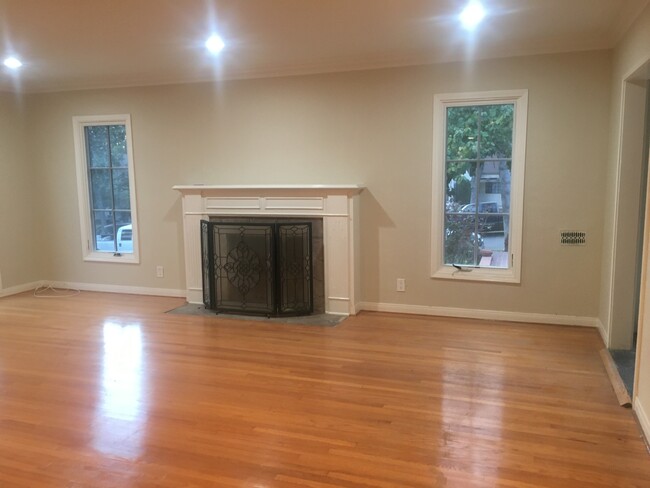 Building Photo - 1640 Ben Lomond Dr