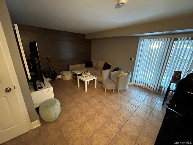 Building Photo - 18 Brewster Woods Dr