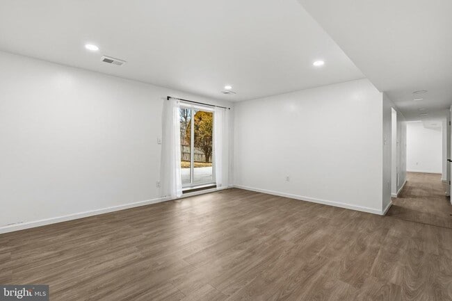 Building Photo - 2146 Woodford Rd