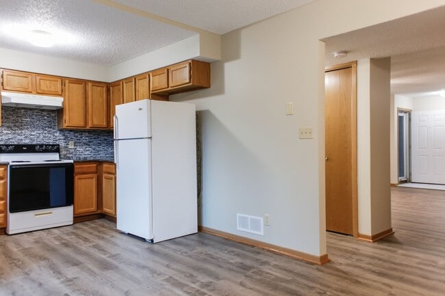 Building Photo - 3 bedroom, 2.5 bath townhouse in NW Lincoln