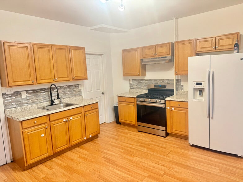 Building Photo - 449 New Market St