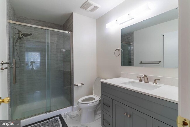 Building Photo - 27 Chambord Ct