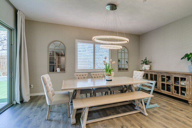 Building Photo - Luxury Rental with Mountain Views in Gated Henderson Community