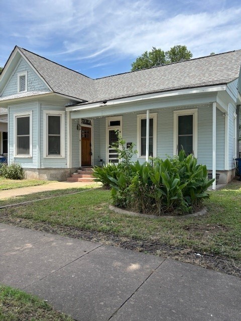 Primary Photo - 1006 Willow St