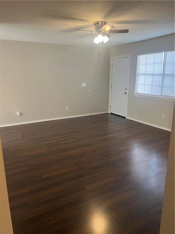 Building Photo - 803 E 1st St