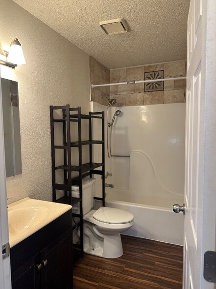 Building Photo - 401 Douglas