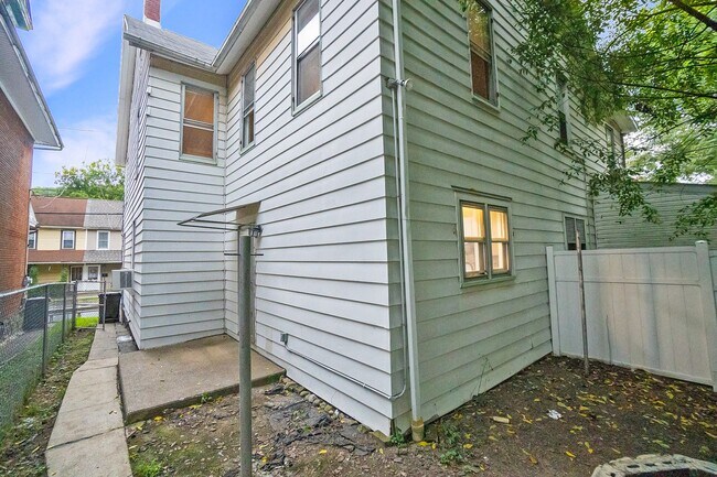 Building Photo - 3Bed/1Bath Home in Freemansburg