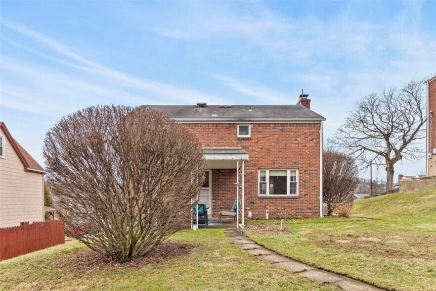 Backyard - 3642 Linden Ave