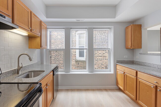 Building Photo - 1460 W Fargo Ave