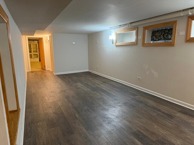 Building Photo - 3846 N Janssen Ave
