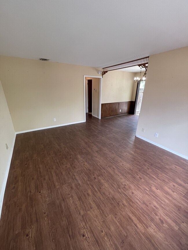 Building Photo - 247 Fennel Dr