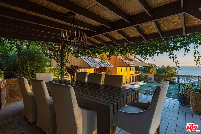 Building Photo - 3900 Villa Costera