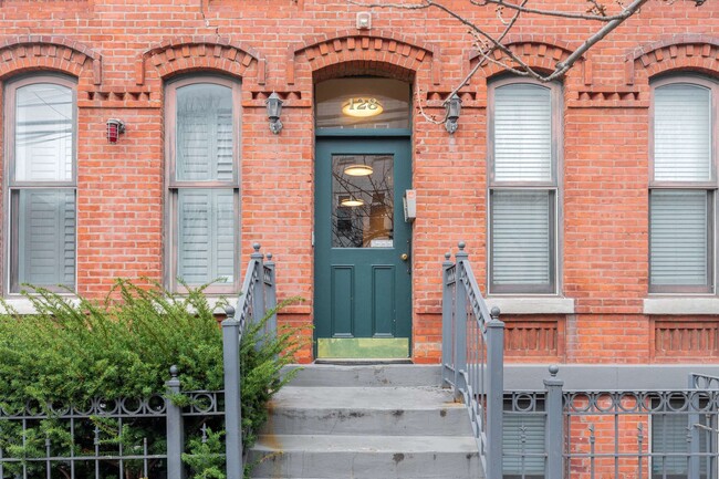 Building Photo - 128 Bright St