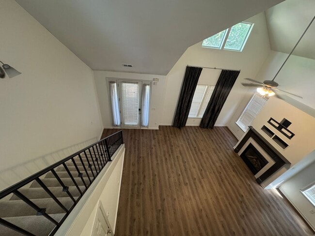 Building Photo - 1343 Island Pl E