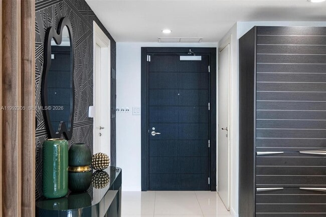 Building Photo - 200 Biscayne Blvd Way