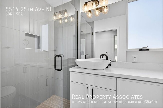 Building Photo - 5514 25th Ave NE