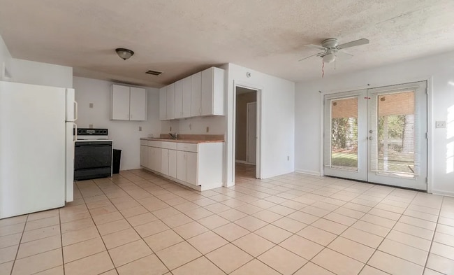 Building Photo - 6458 Pinebrook Dr