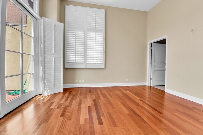 Building Photo - $1,900.00, 1 bed, 1 bath, located in Denve...