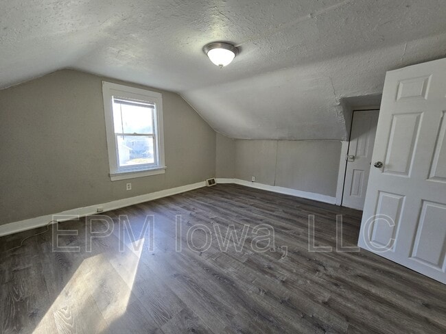 Building Photo - 109 Summit Ave