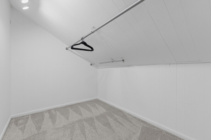 Building Photo - 1 Myrtle Hill Rd