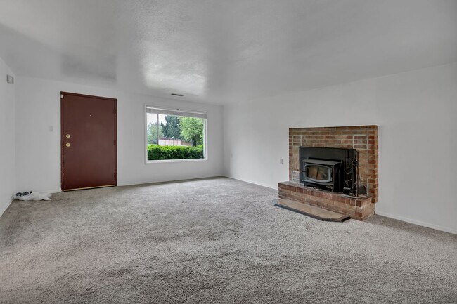 Building Photo - Cozy 4-Bedroom Home with Wood Stove & Large Backyard in Mountlake Terrace