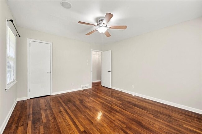 Building Photo - 2229 Beecher Cir SW