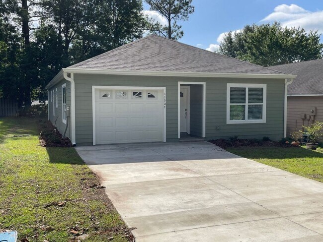 Building Photo - Newer 3/2 in Turkey Creek!