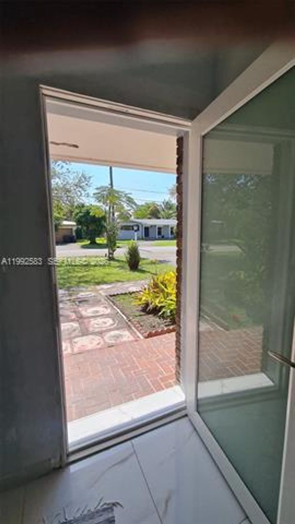 Building Photo - 6130 SW 64th Ave