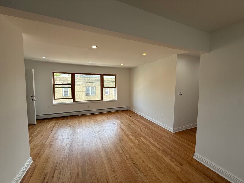 Building Photo - 307 9th St