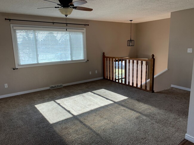 Building Photo - 3 BEDROOM, 2 BATHROOM, SINGLE FAMILY HOME ...