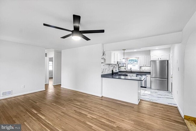 Building Photo - 3906 Ronson Dr