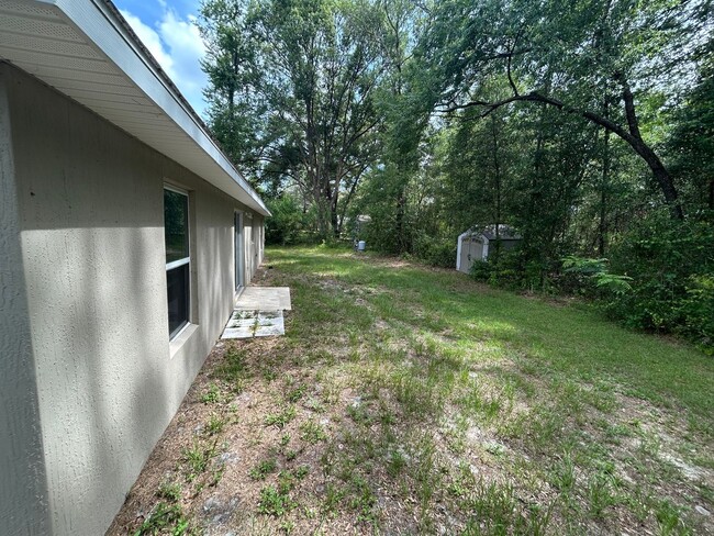 Building Photo - Rainbow Acres 3/2 Large Lot and Garage
