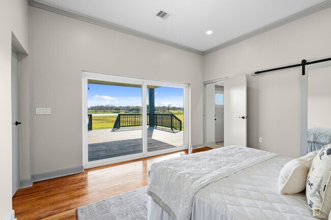 Building Photo - 703 Leaning Oak Trail