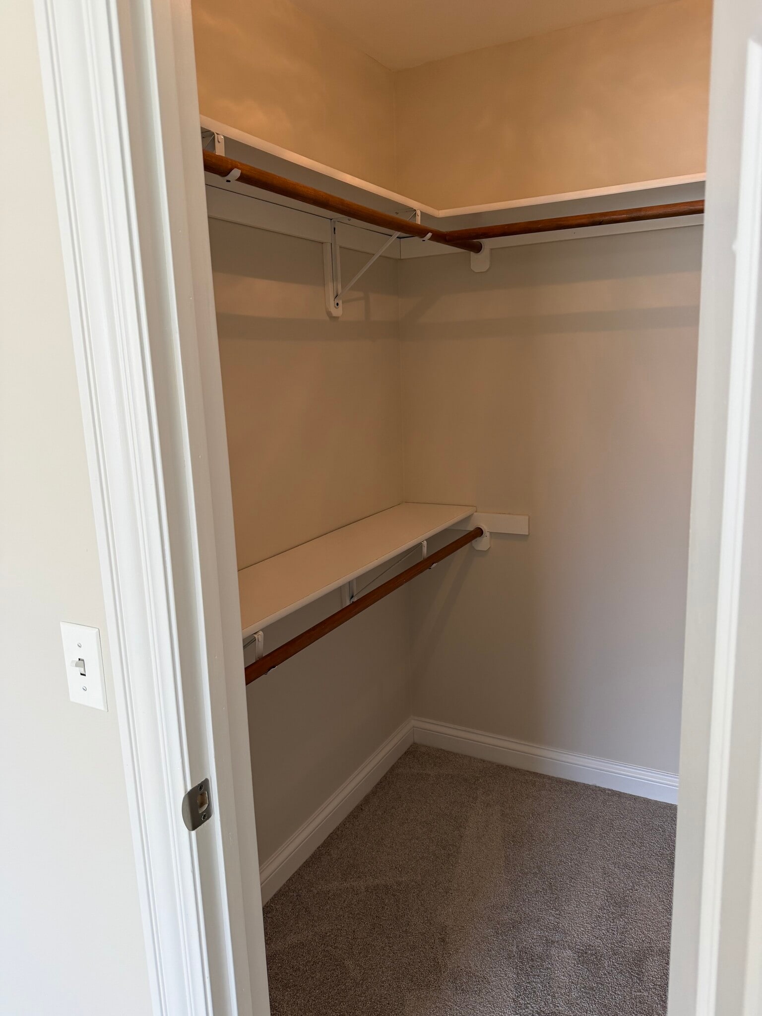 Building Photo - 681 Thorntree Ct