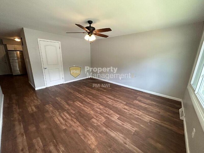 Building Photo - 3010-3012 Willowcreek Rd