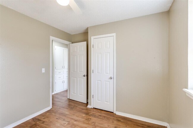 Building Photo - 645 Lloyd Ave