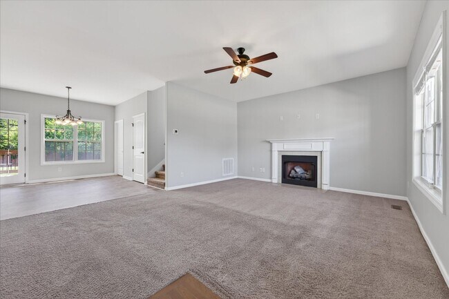 Building Photo - Pet Friendly Three Bedroom!