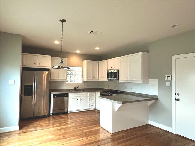 Building Photo - 3731 Main Poplar Dr