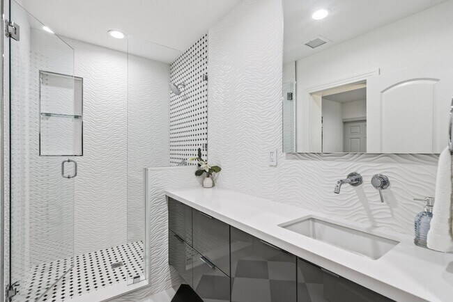 Building Photo - 2835 Polo Island Dr