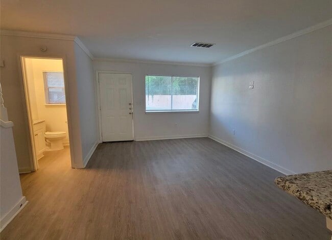 Building Photo - 806 Danna St